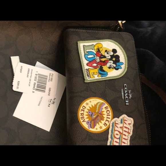 Minnie Mouse Coach Collection. - Picture 6 of 6